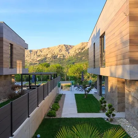Modern With Private Pool Near The Sea