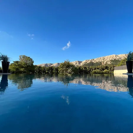 Modern With Private Pool Near The Sea Baška