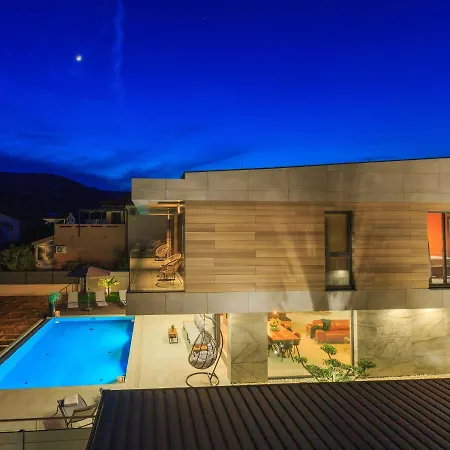 Modern With Private Pool Near The Sea *