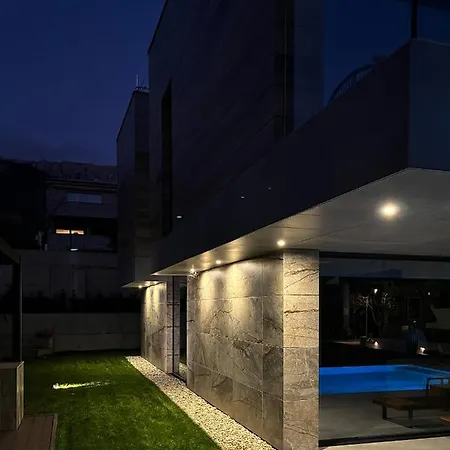 Modern With Private Pool Near The Sea * Baška