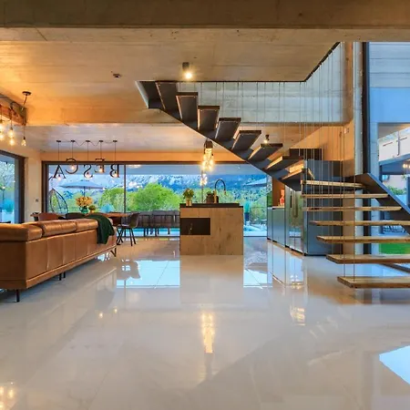 Modern With Private Pool Near The Sea