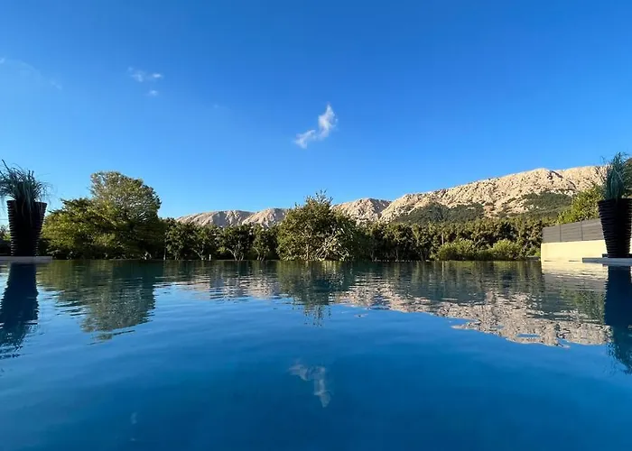 Modern With Private Pool Near The Sea Baška