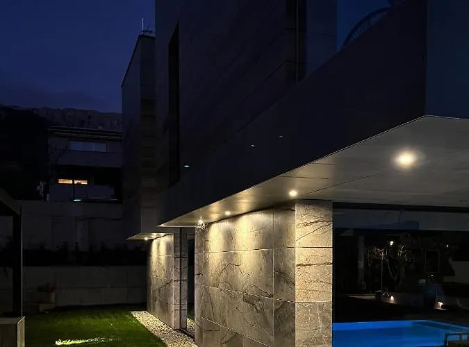 Modern With Private Pool Near The Sea * Baška