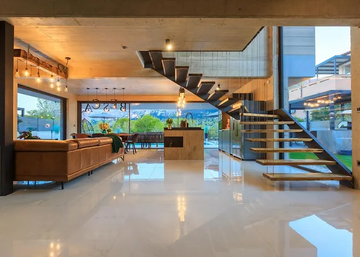Modern With Private Pool Near The Sea