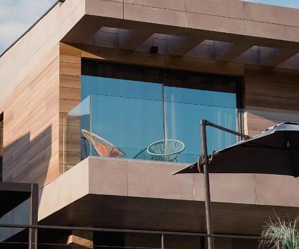 Modern With Private Pool Near The Sea
