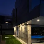 Modern With Private Pool Near The Sea * Baška